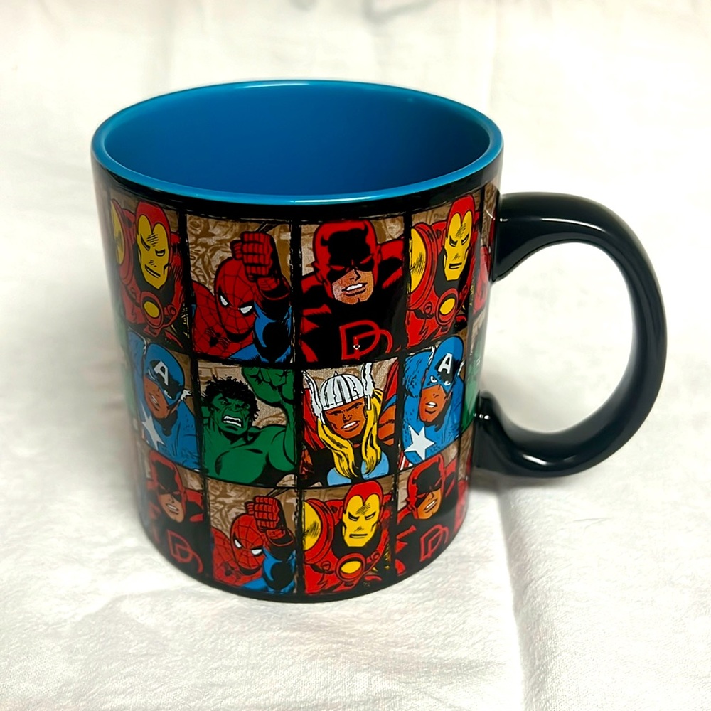Marvel/Avengers Mug 20oz